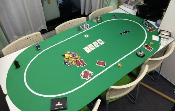 ポーカーマット素材の選び方と活用法